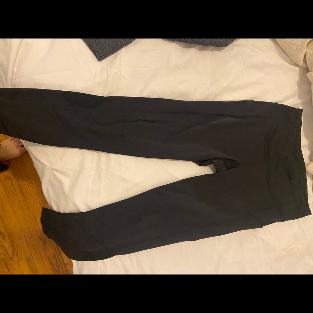Lulu lemon size 4 Capri black leggings